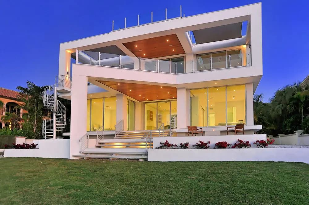 Picture Frame House, a modern home built by Voigt Brothers Construction