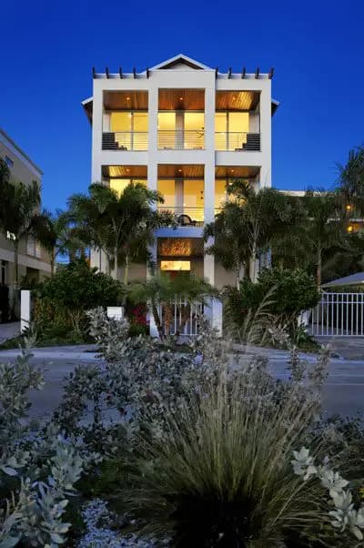Benjamin Franklin Drive, view 2