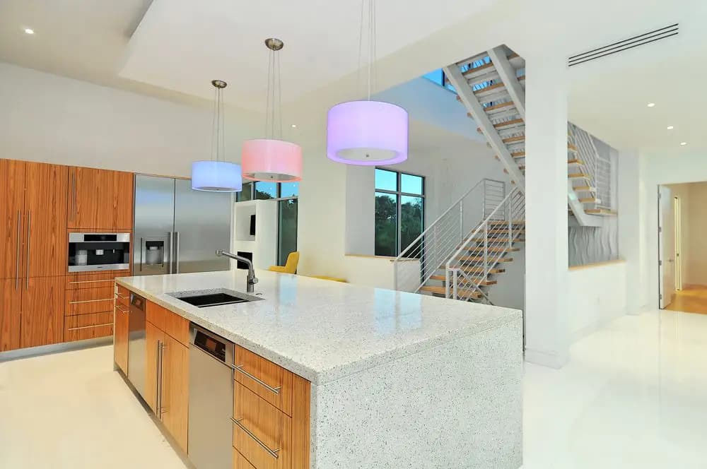 Picture Frame House, view 5