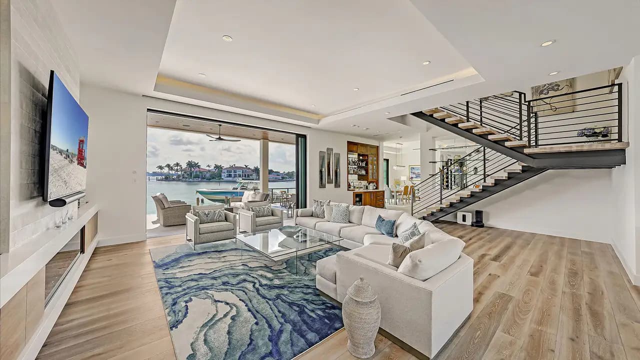Robin Drive Residence, view 5